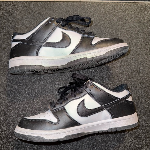 Nike Panda Dunks - Picture 5 of 6